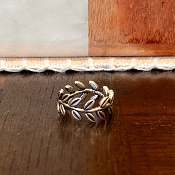 Pandora Laurel Wreath Ring - Picture 1 of 1